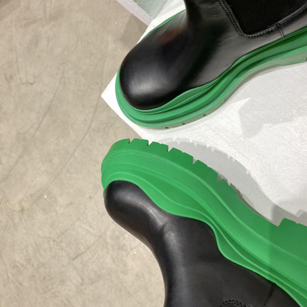Bottega Veneta Lug Vegetable-Tanned Leather Chelsea Boots - DopestKickz