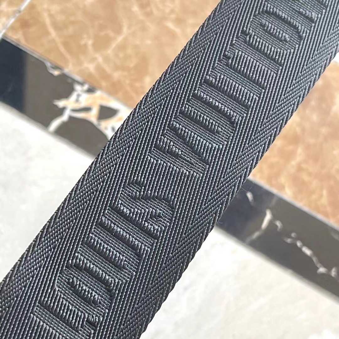 Louis Vuitton Getaway Messenger  M12516 - DopestKickz