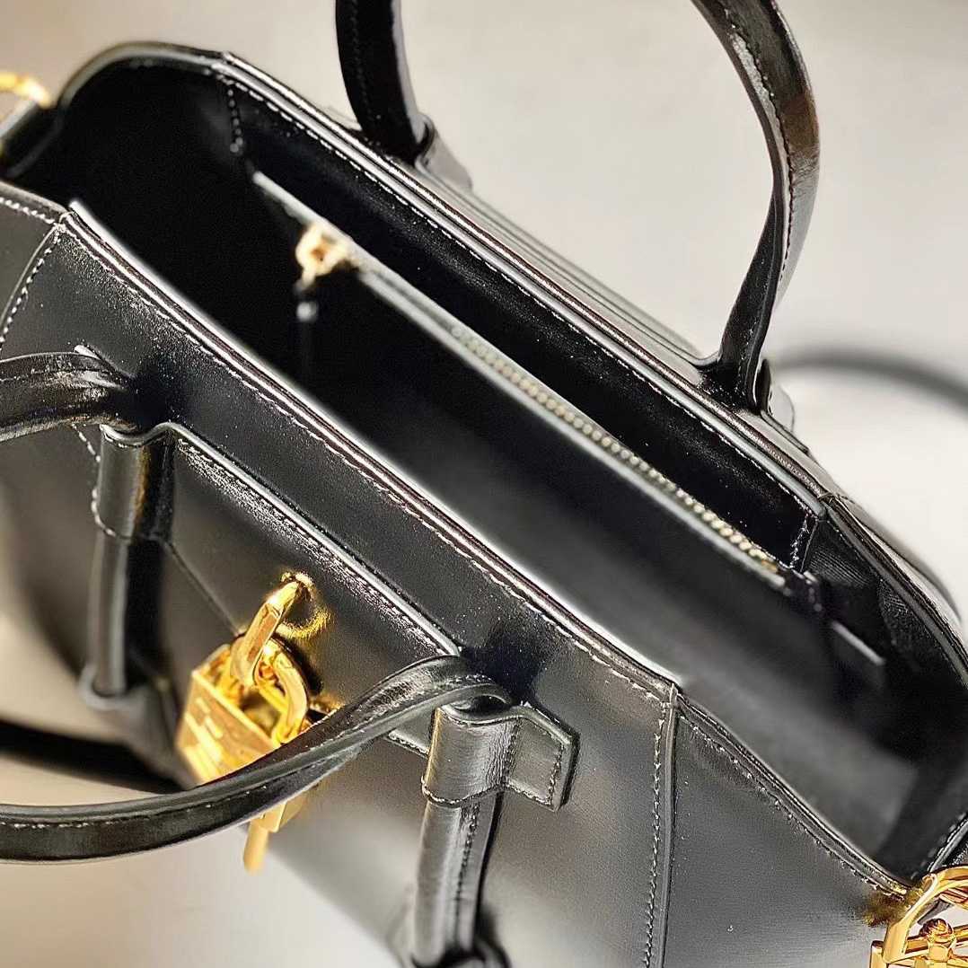 Givenchy Antigona Bag    20x22x13cm - DopestKickz