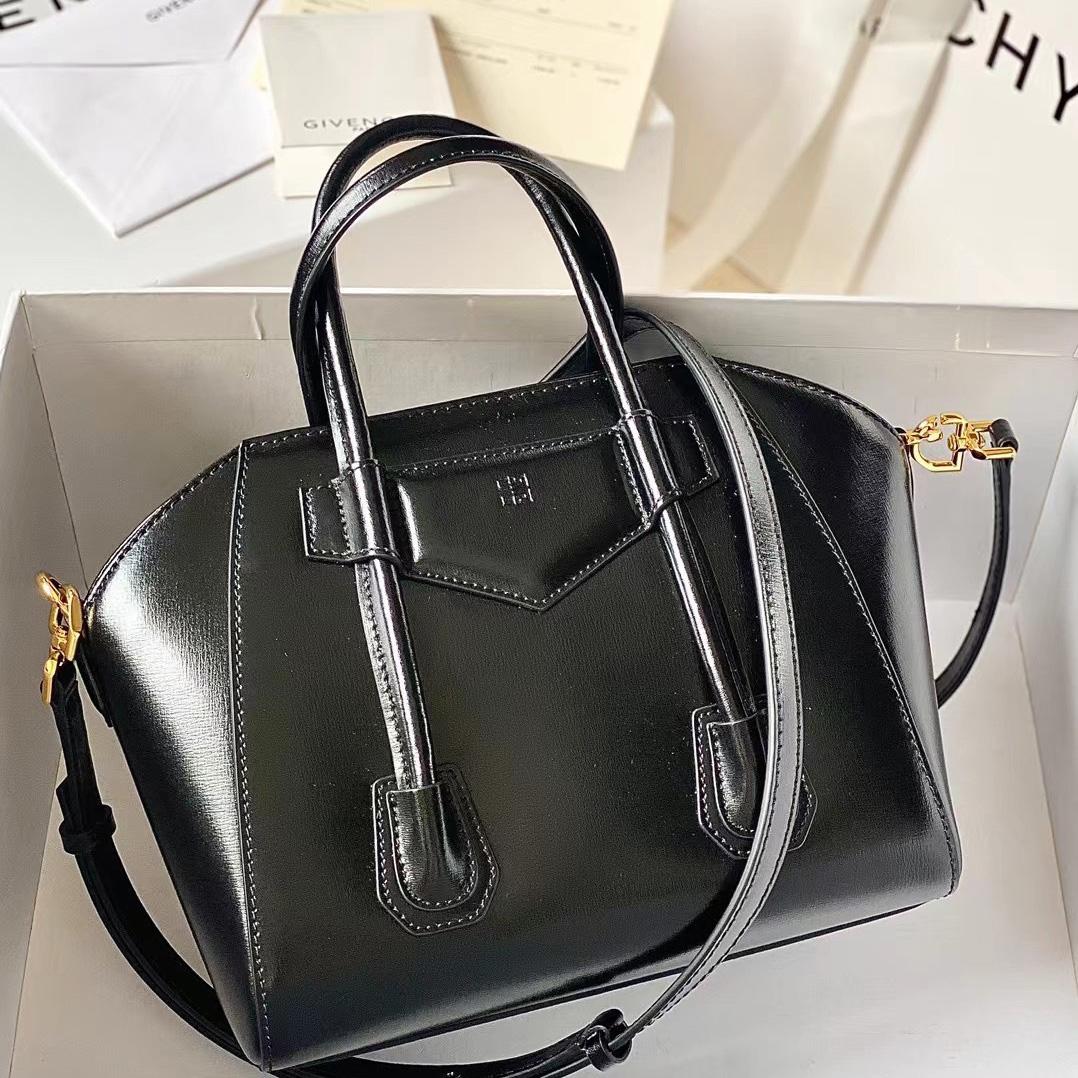 Givenchy Antigona Bag    20x22x13cm - DopestKickz