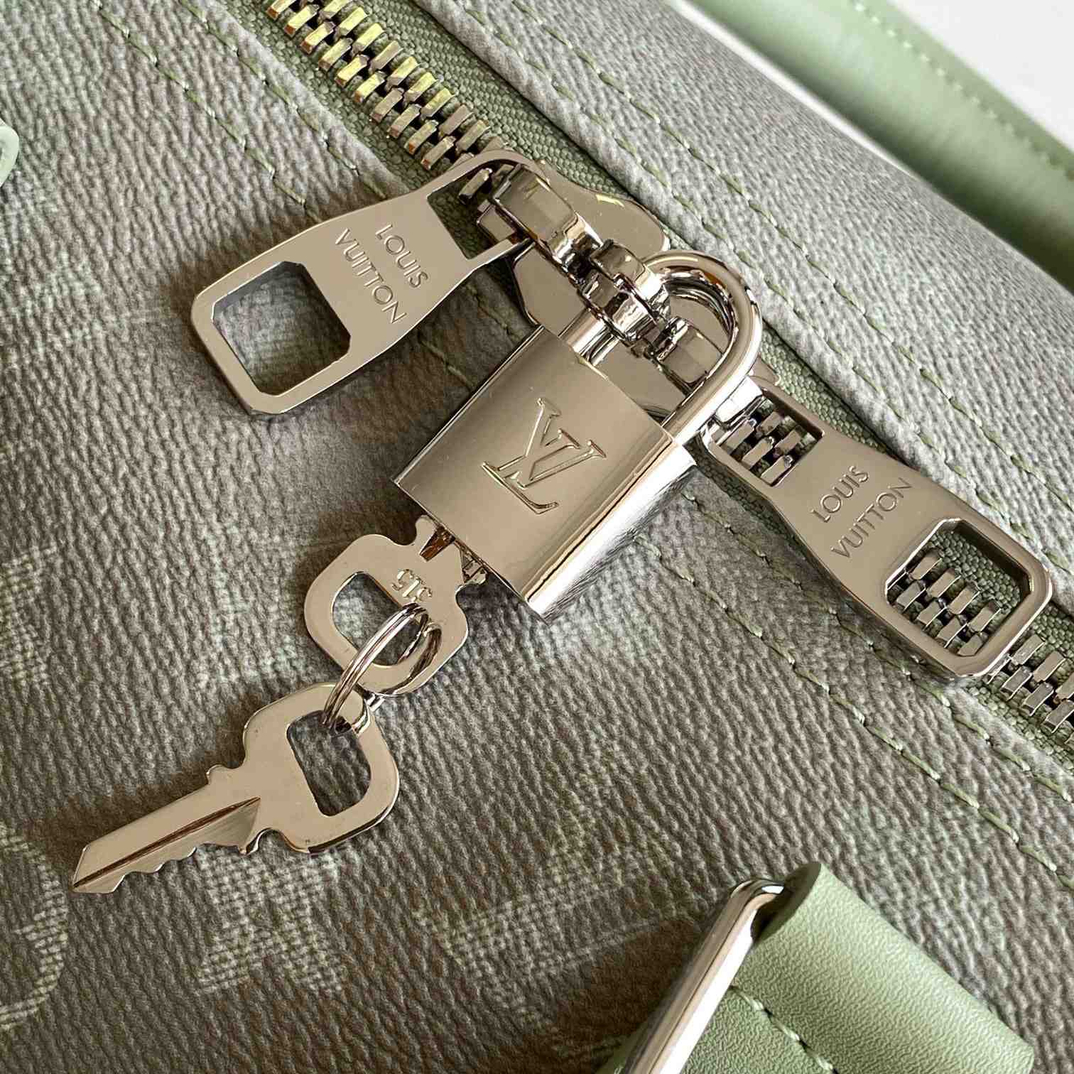 Louis Vuitton Keepall 45   M11718  - DopestKickz