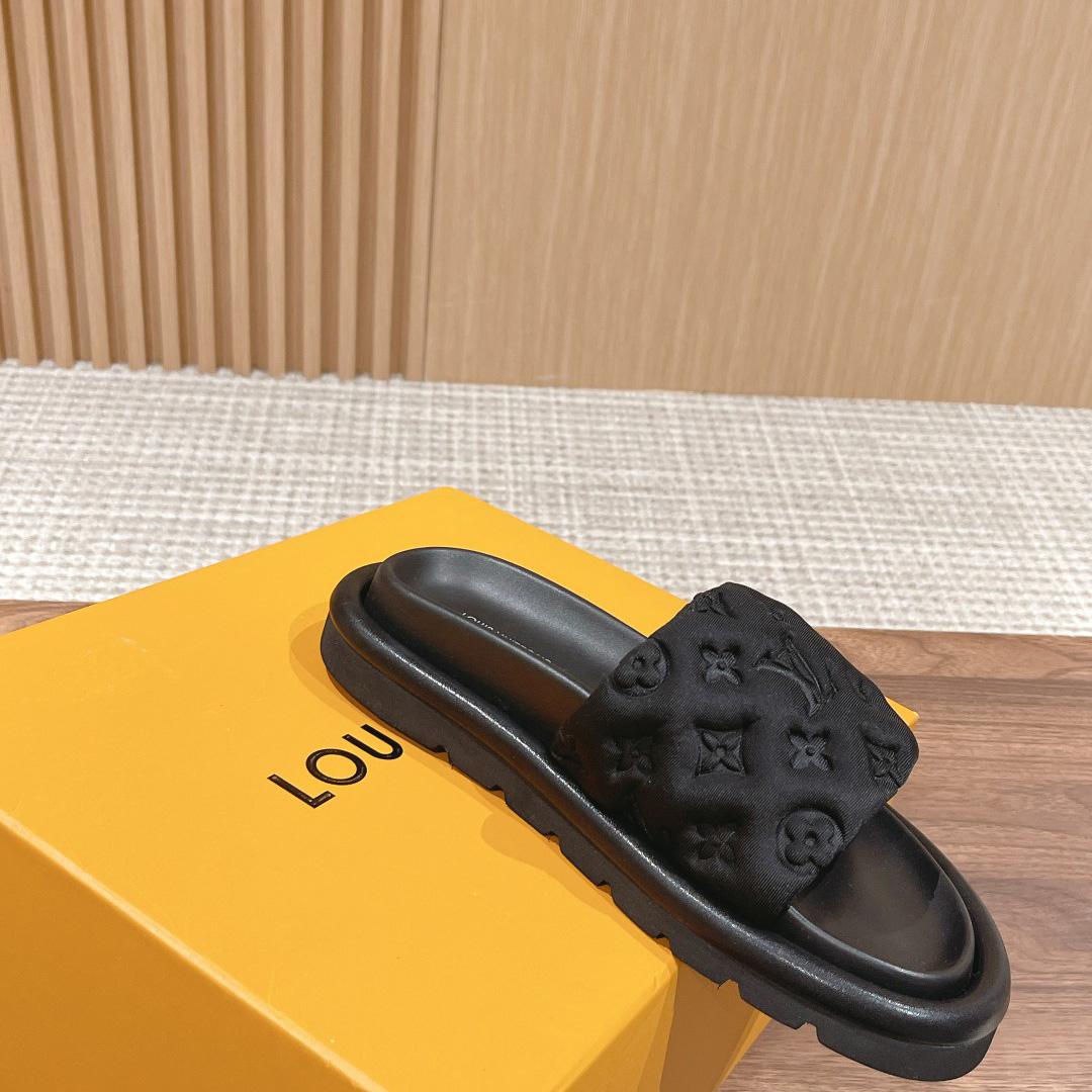 Louis Vuitton Pool Pillow Comfort Mules - DopestKickz
