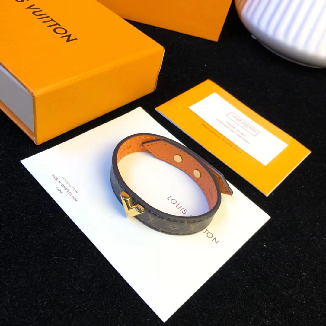 Louis Vuitton Bracelet   - DopestKickz