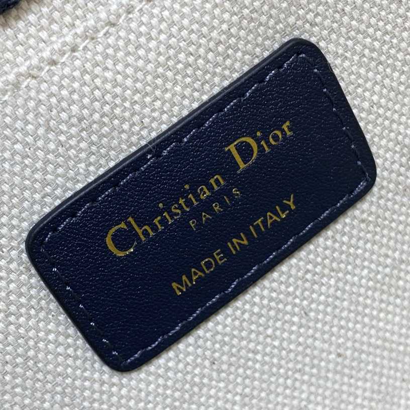 Dior Medium Dior Bobby Bag  - DopestKickz