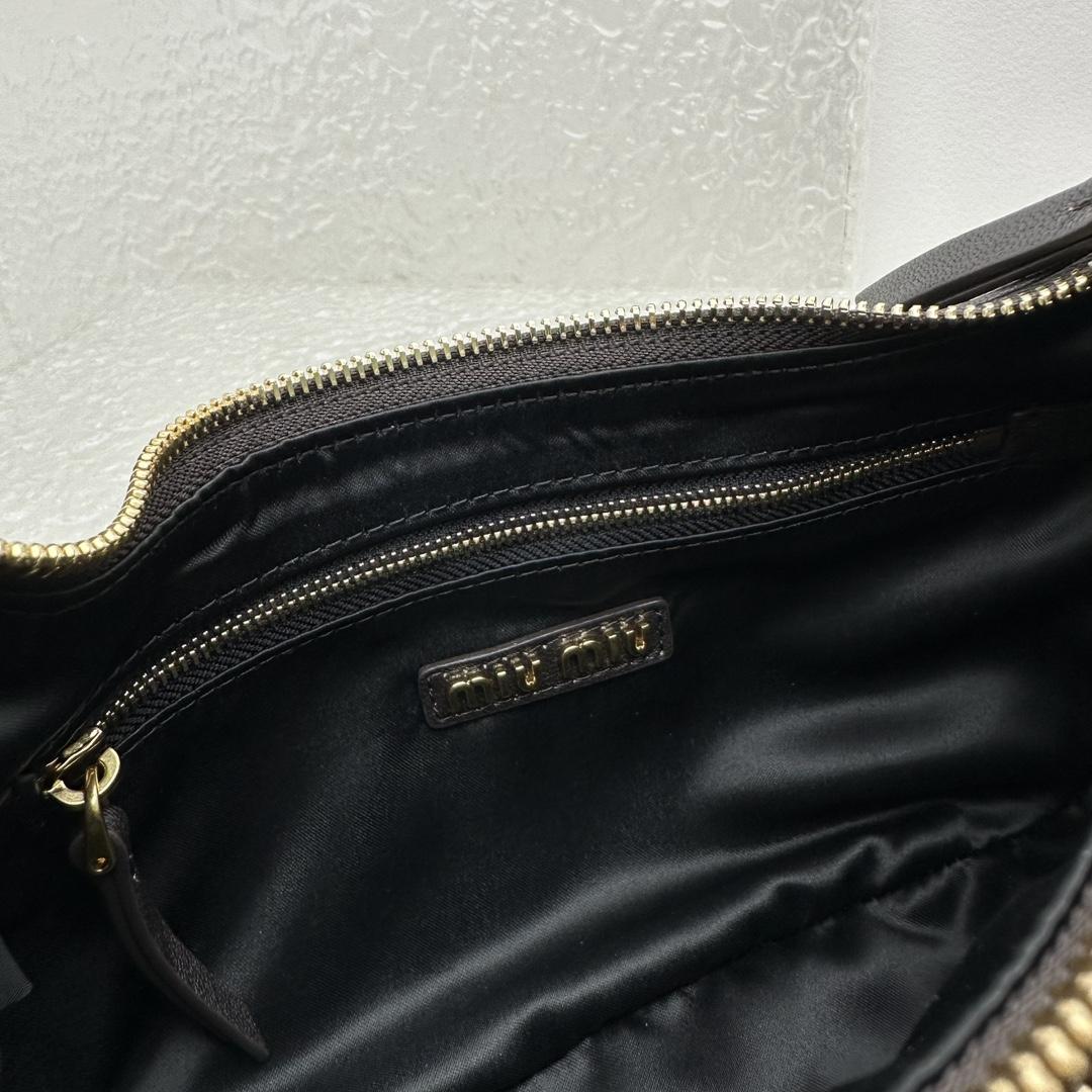 Miu Miu Nappa Leather Pocket Bag (21-12-6cm) - DopestKickz
