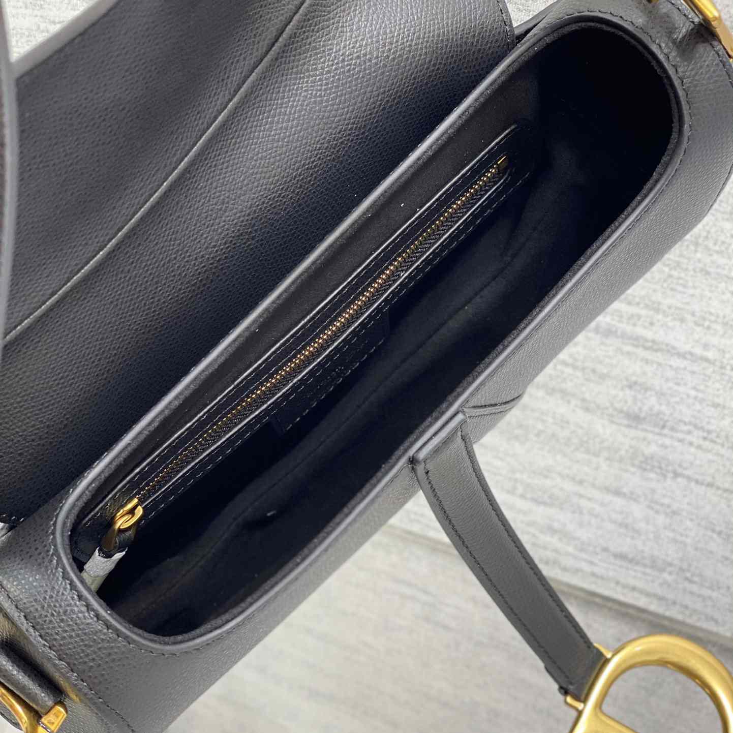 Dior Saddle Bag    24×6×18cm - DopestKickz