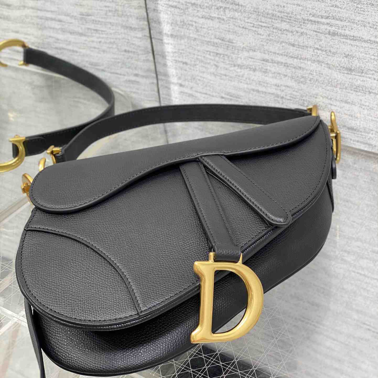 Dior Saddle Bag    24×6×18cm - DopestKickz