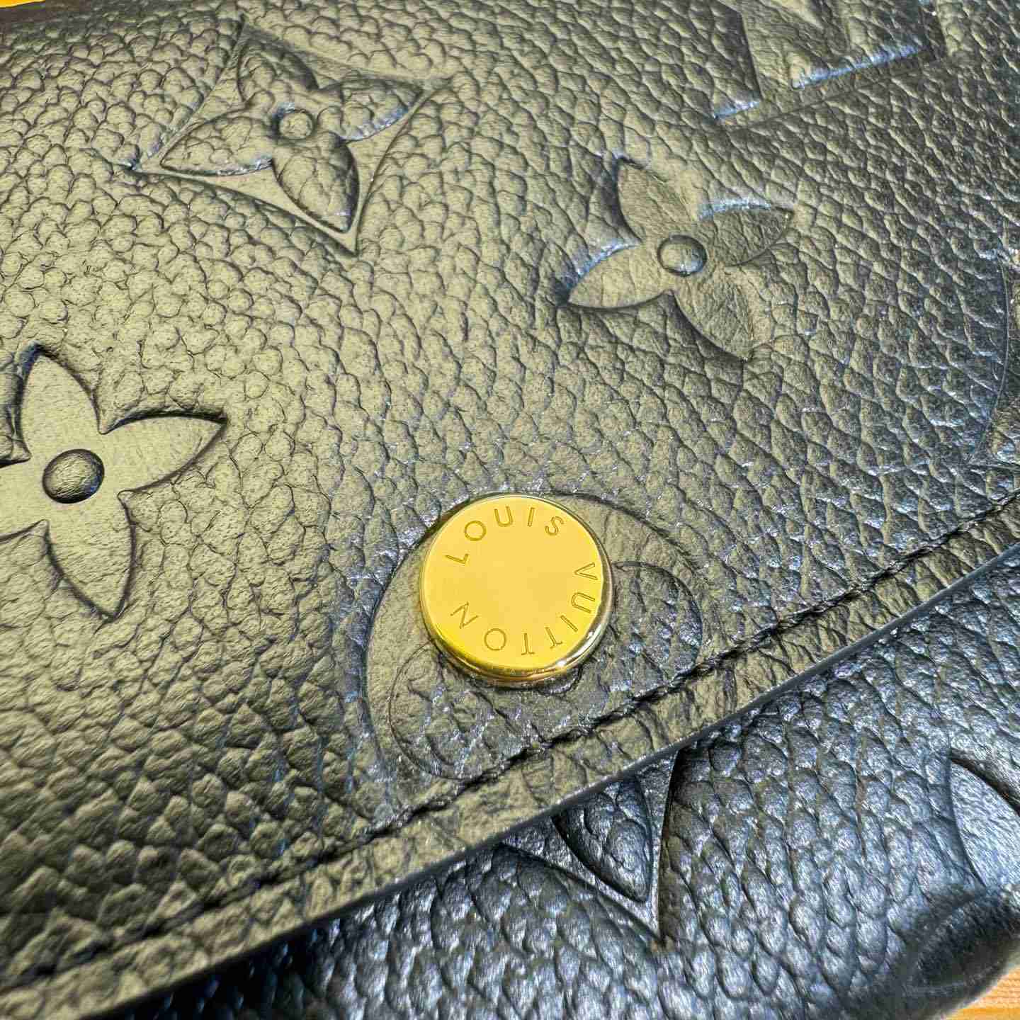 Louis Vuitton Emilie Wallet  M62369 - DopestKickz