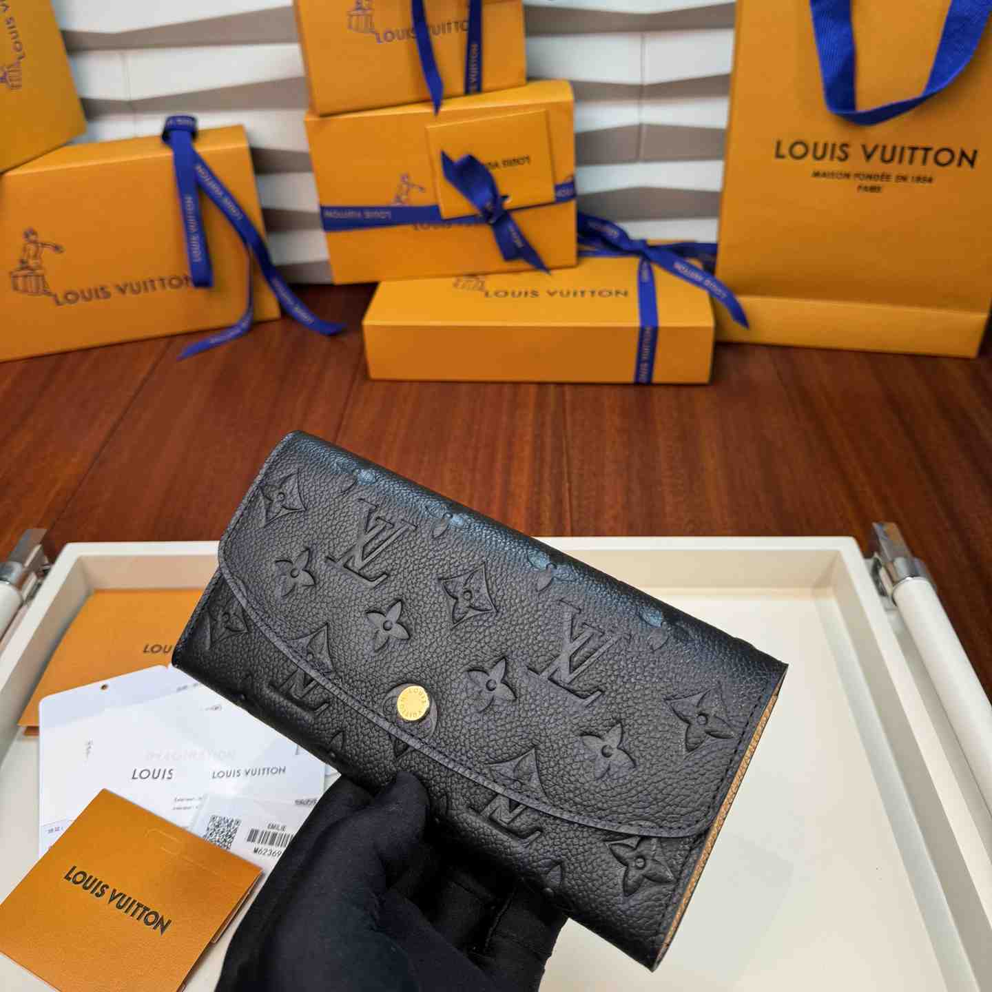 Louis Vuitton Emilie Wallet  M62369 - DopestKickz