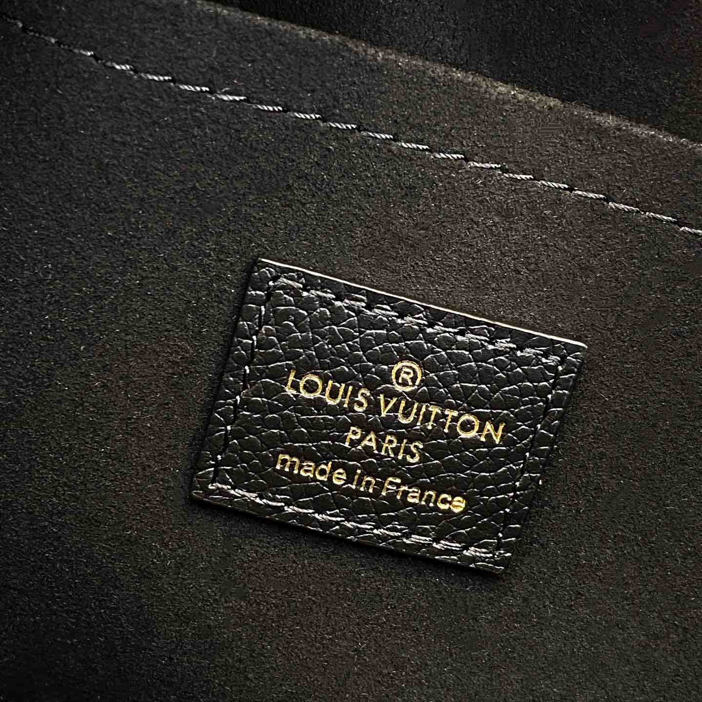Louis Vuitton Daily Pouch  M62048 - DopestKickz