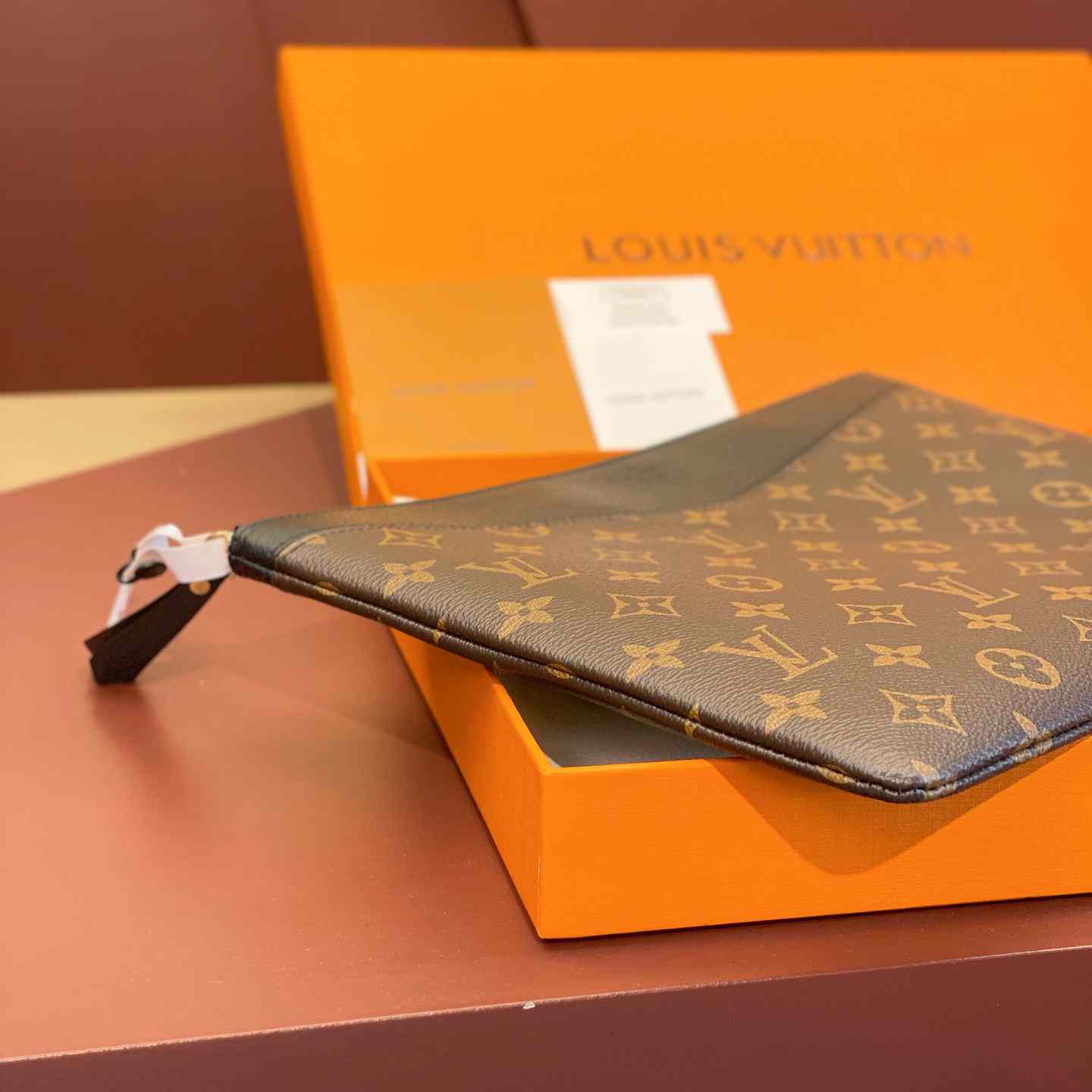 Louis Vuitton Daily Pouch  M62048 - DopestKickz