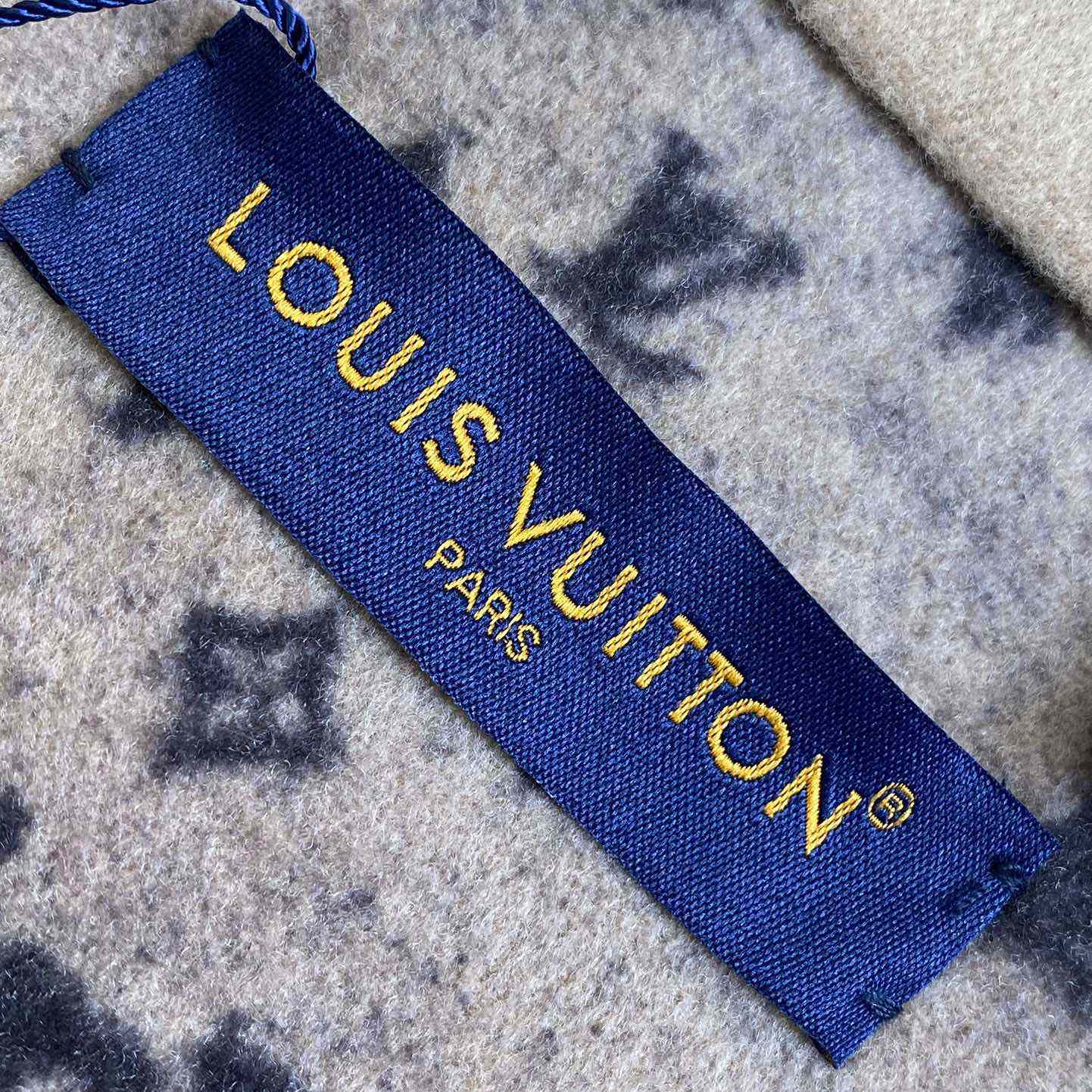 Louis Vuitton Double-Face Wool Blend Overshirt  1AFA59 - DopestKickz