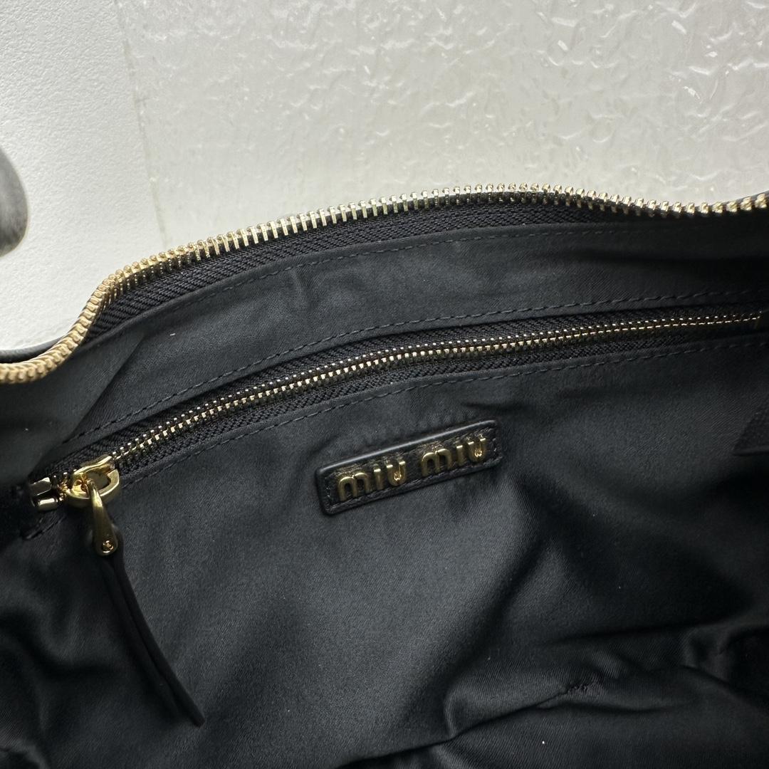 Miu Miu Nappa Leather Pocket Bag (21-12-6cm) - DopestKickz