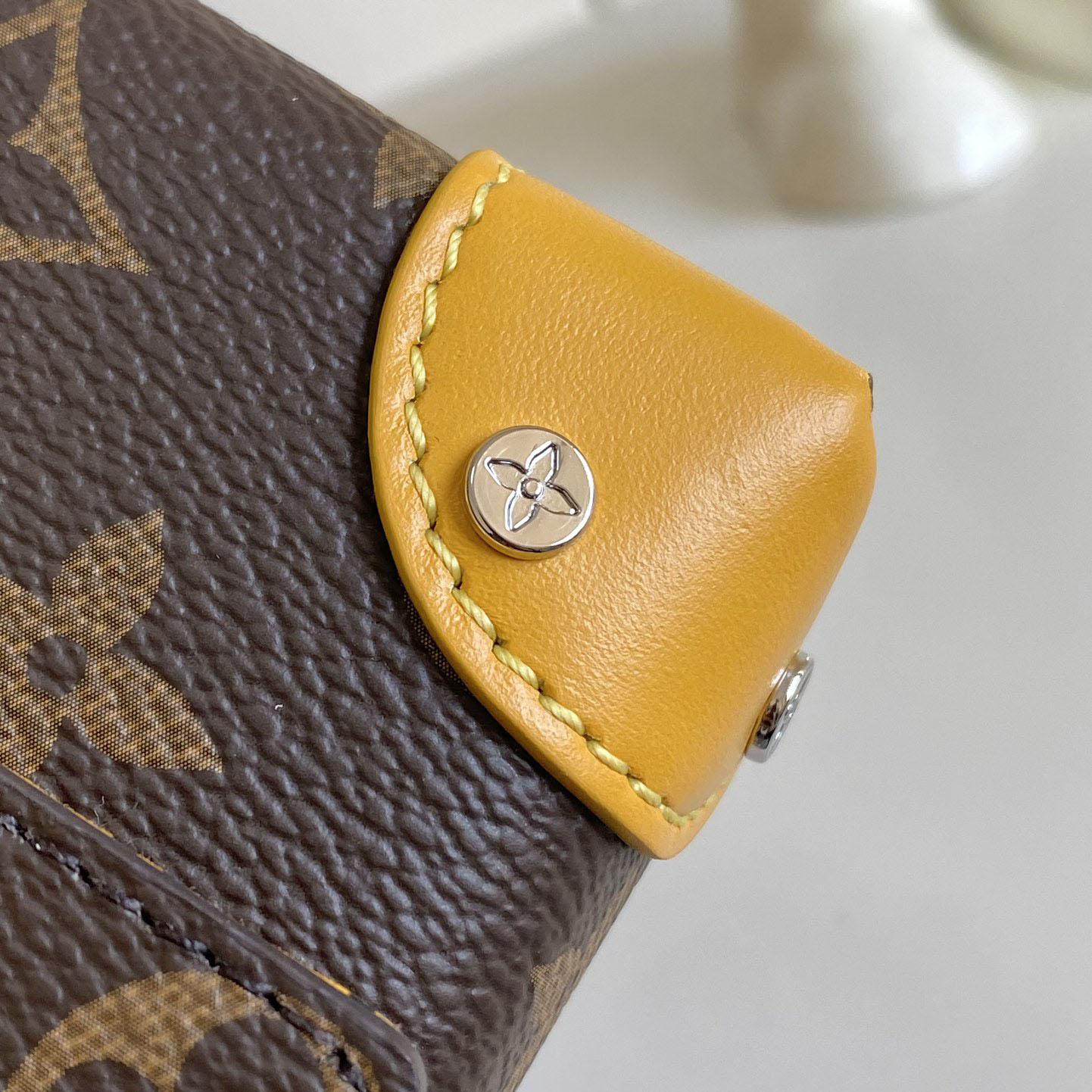 Louis Vuitton Steamer Wearable Wallet  M12811 - DopestKickz