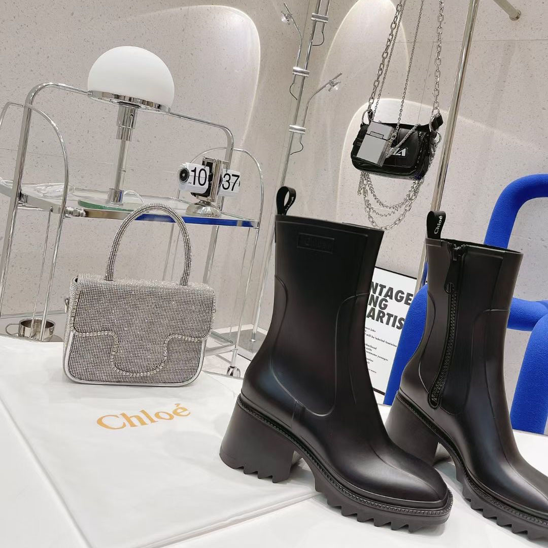 Chloe Debossed-logo Chunky Boots - DopestKickz