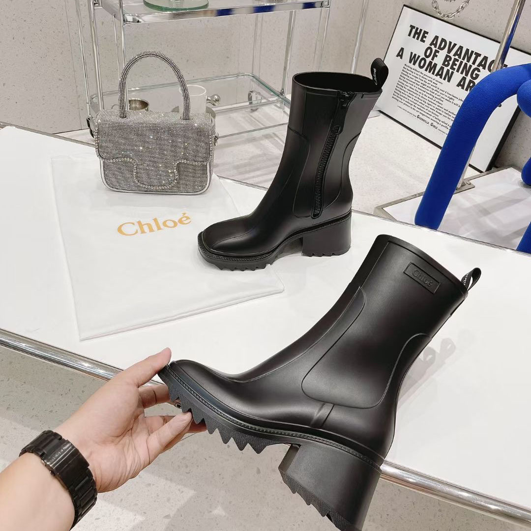Chloe Debossed-logo Chunky Boots - DopestKickz
