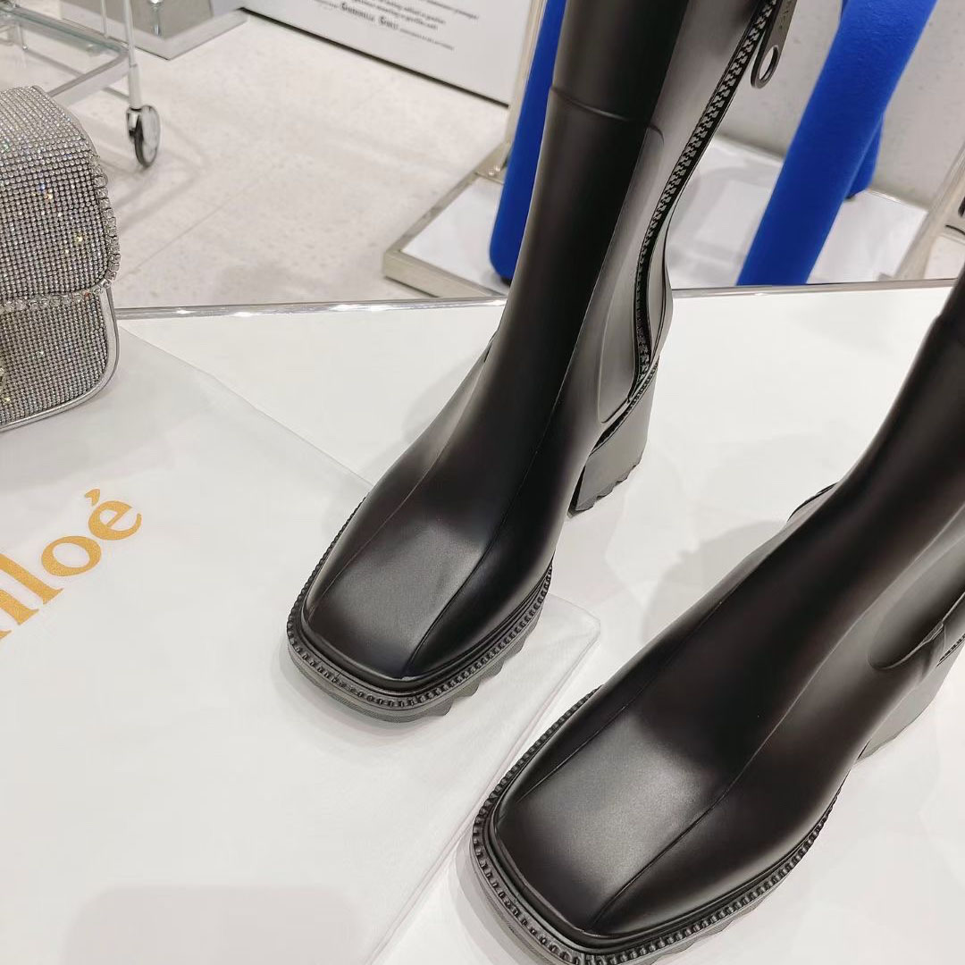 Chloe Debossed-logo Chunky Boots - DopestKickz