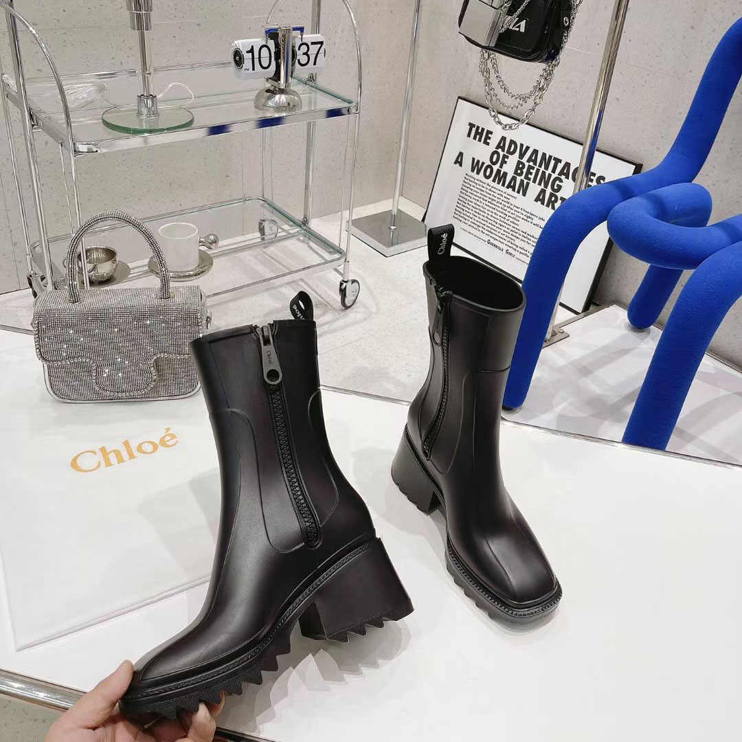 Chloe Debossed-logo Chunky Boots - DopestKickz