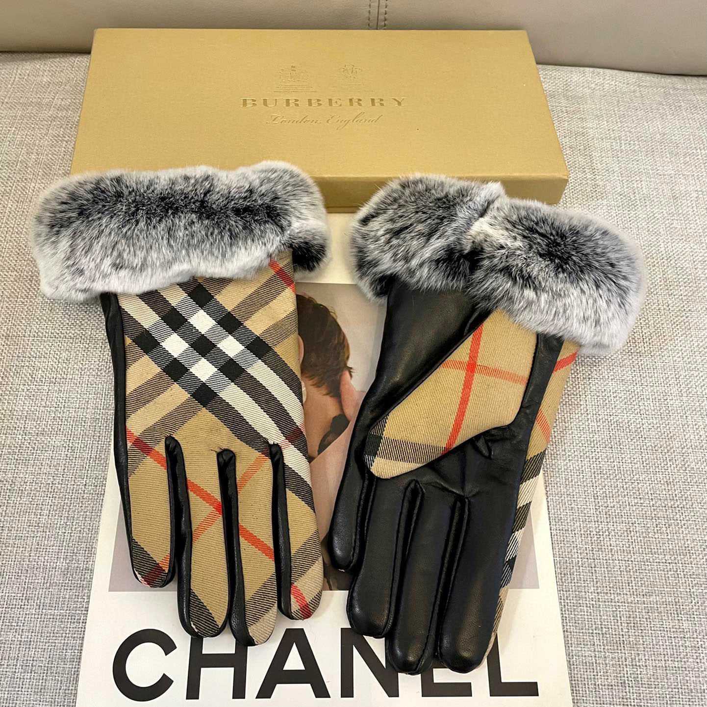 Burberry Gloves  - DopestKickz