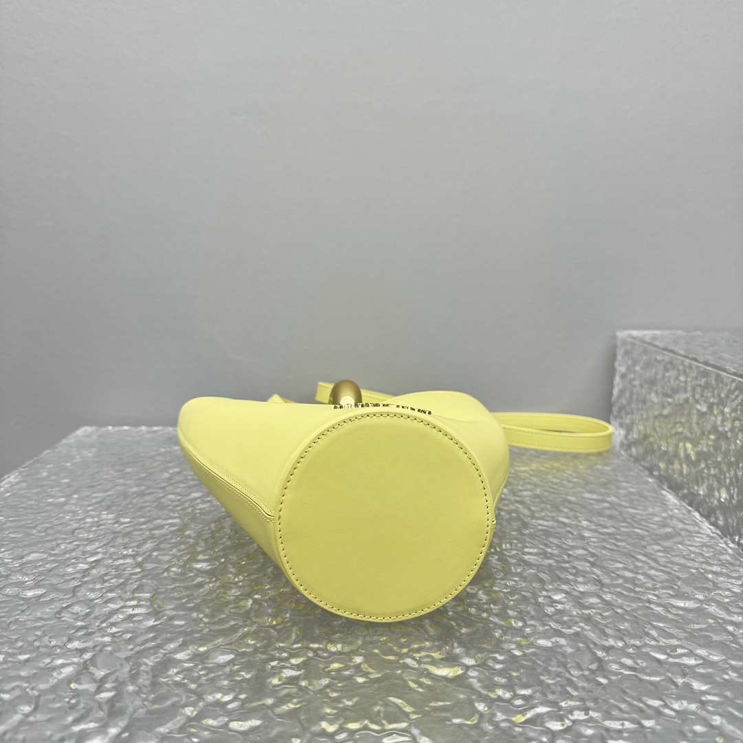 Jacquemus Le Petit Bambola Bag （10x10x20cm） - DopestKickz