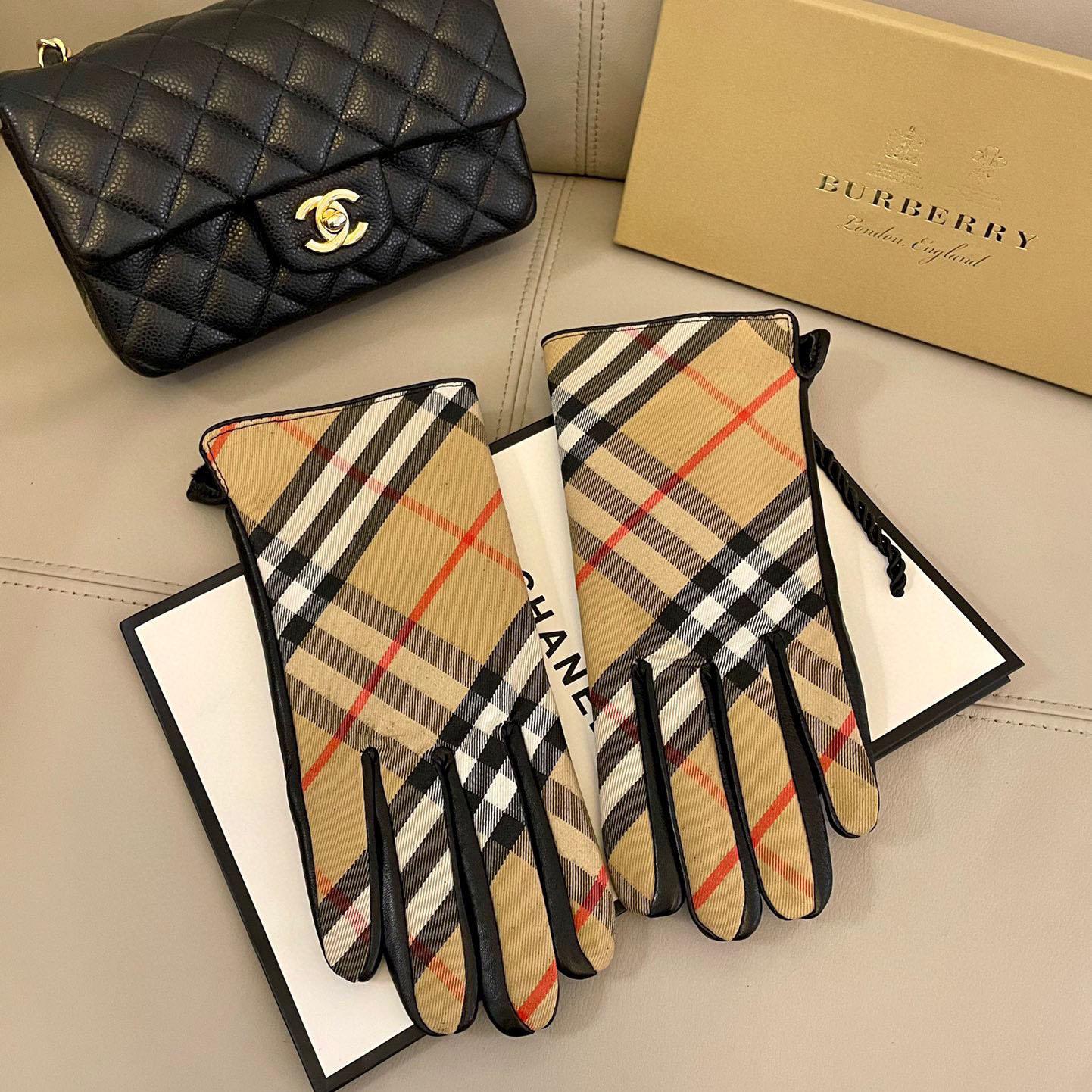 Burberry Gloves  - DopestKickz