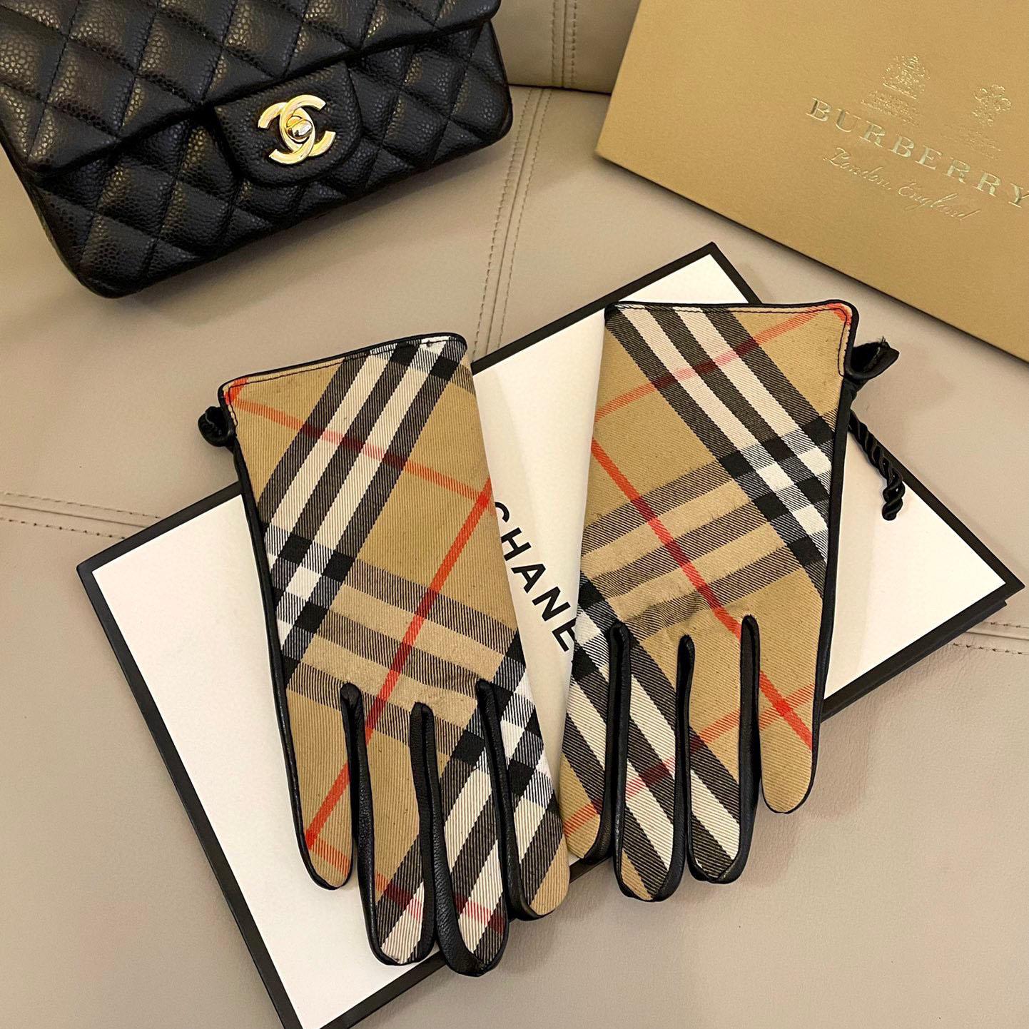 Burberry Gloves  - DopestKickz