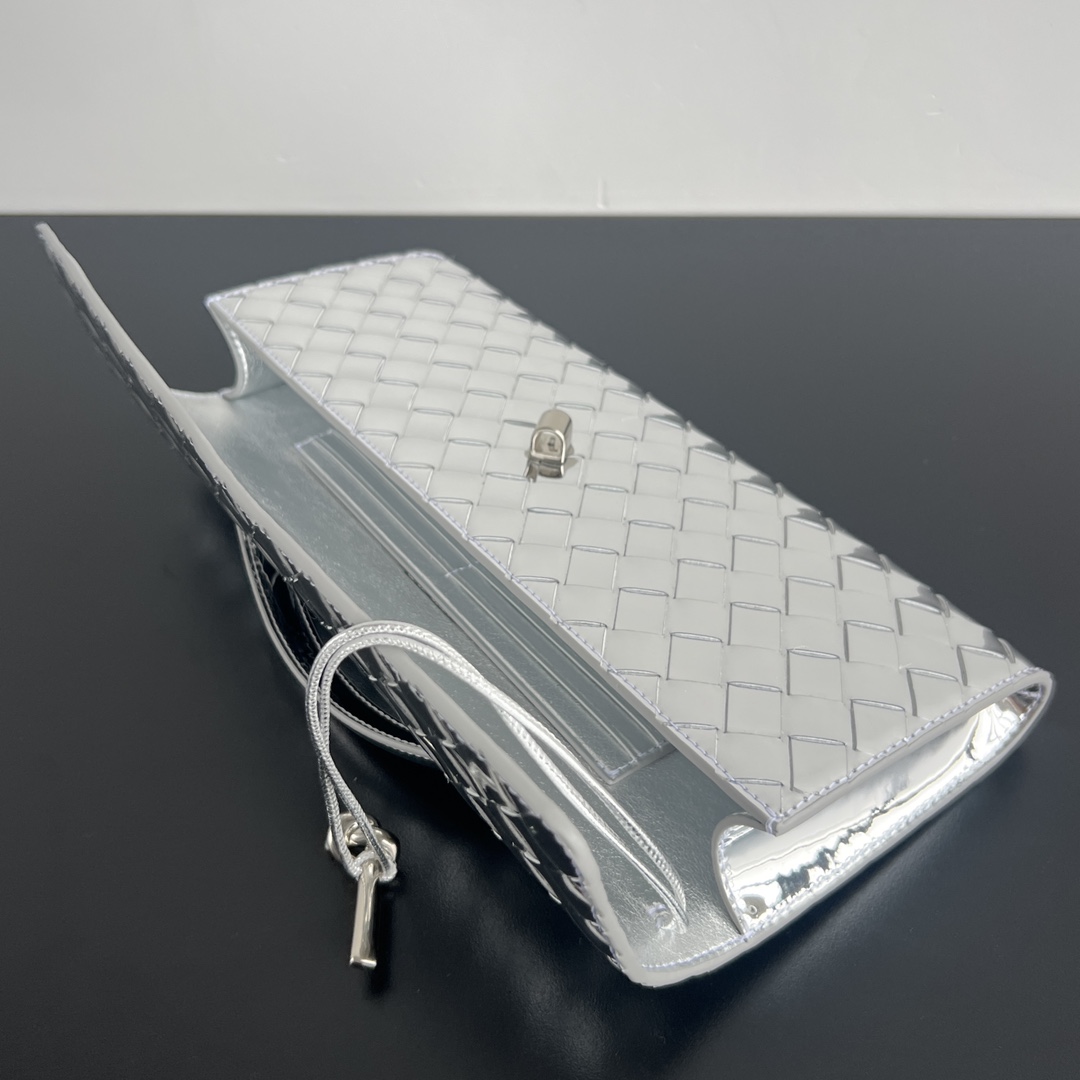 Bottega Veneta Andiamo Clutch 31*13*3cm - DopestKickz