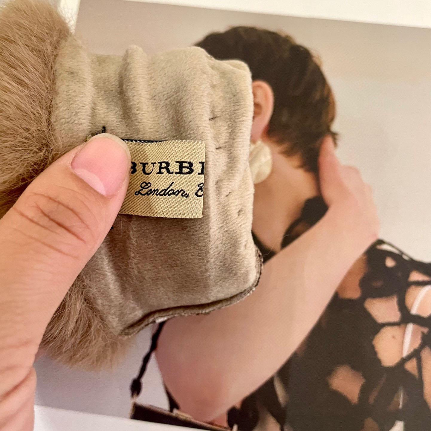 Burberry Gloves  - DopestKickz