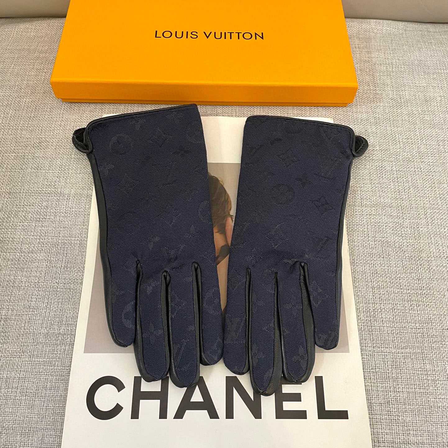 Louis Vuitton Gloves  - DopestKickz