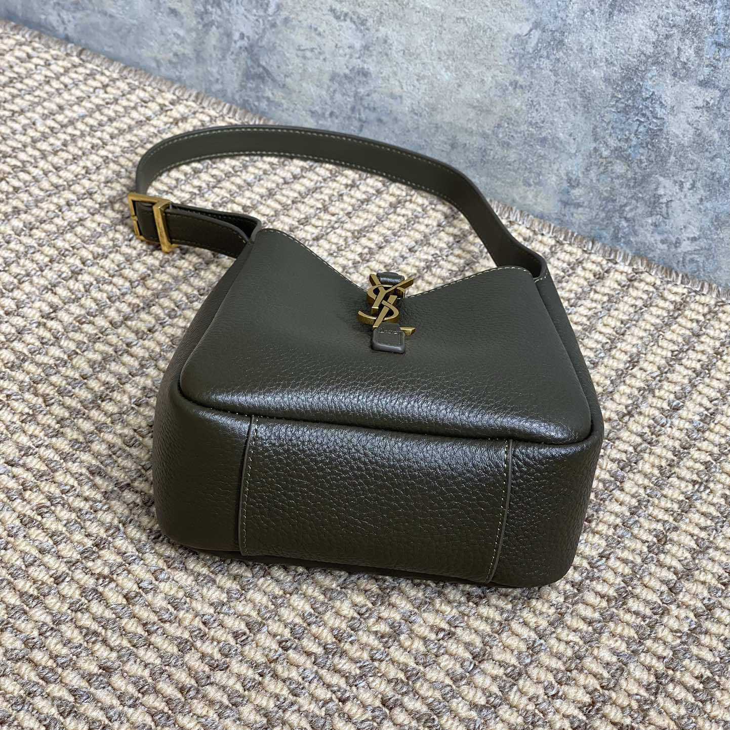 Saint Laurent LE 5 À 7 Supple Baby In Grained Leather - DopestKickz
