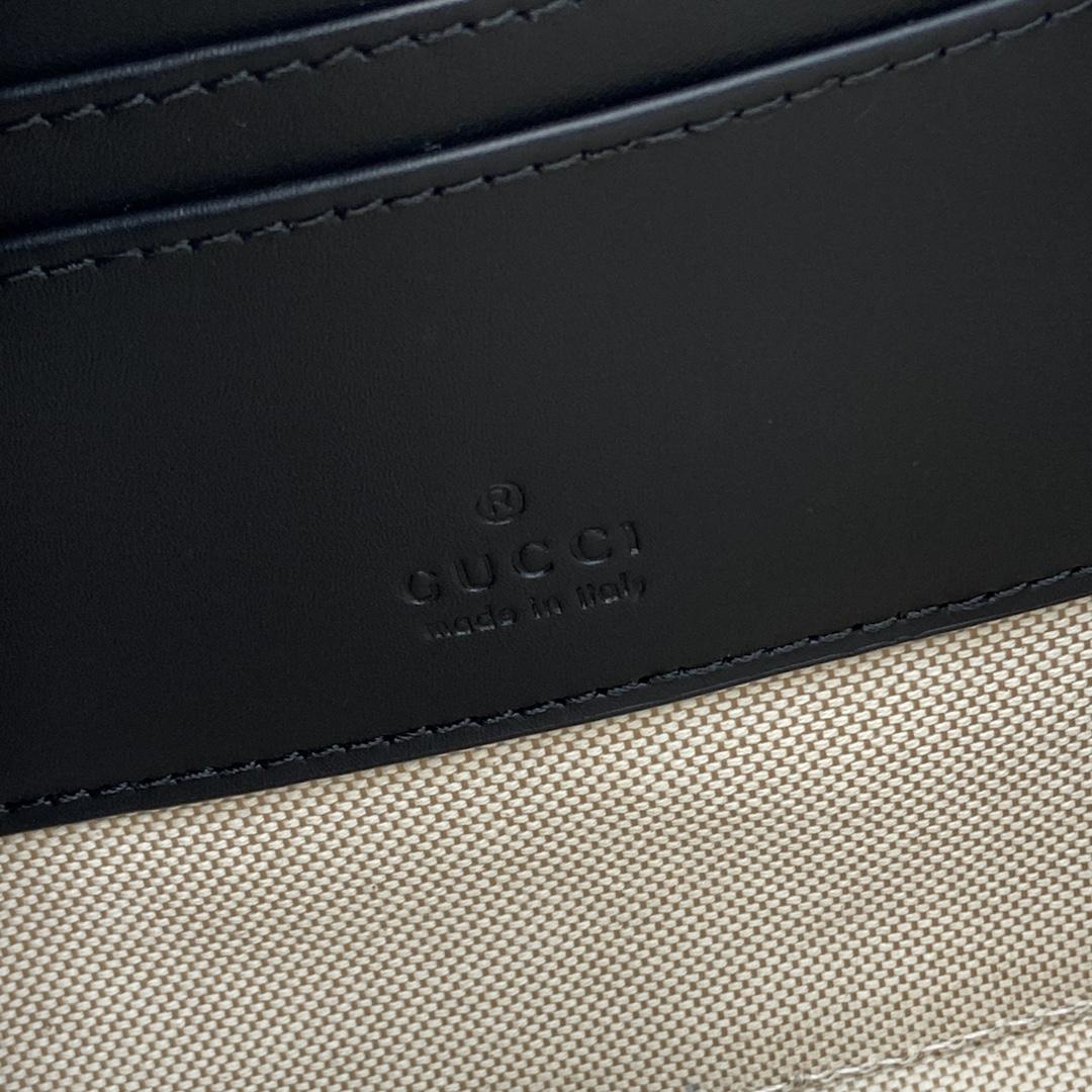 Gucci Medium GG Crossbody Bag - DopestKickz
