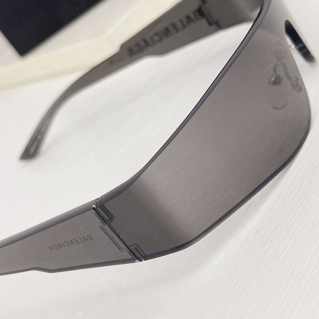 Balenciaga BB0041S Sunglasses - DopestKickz