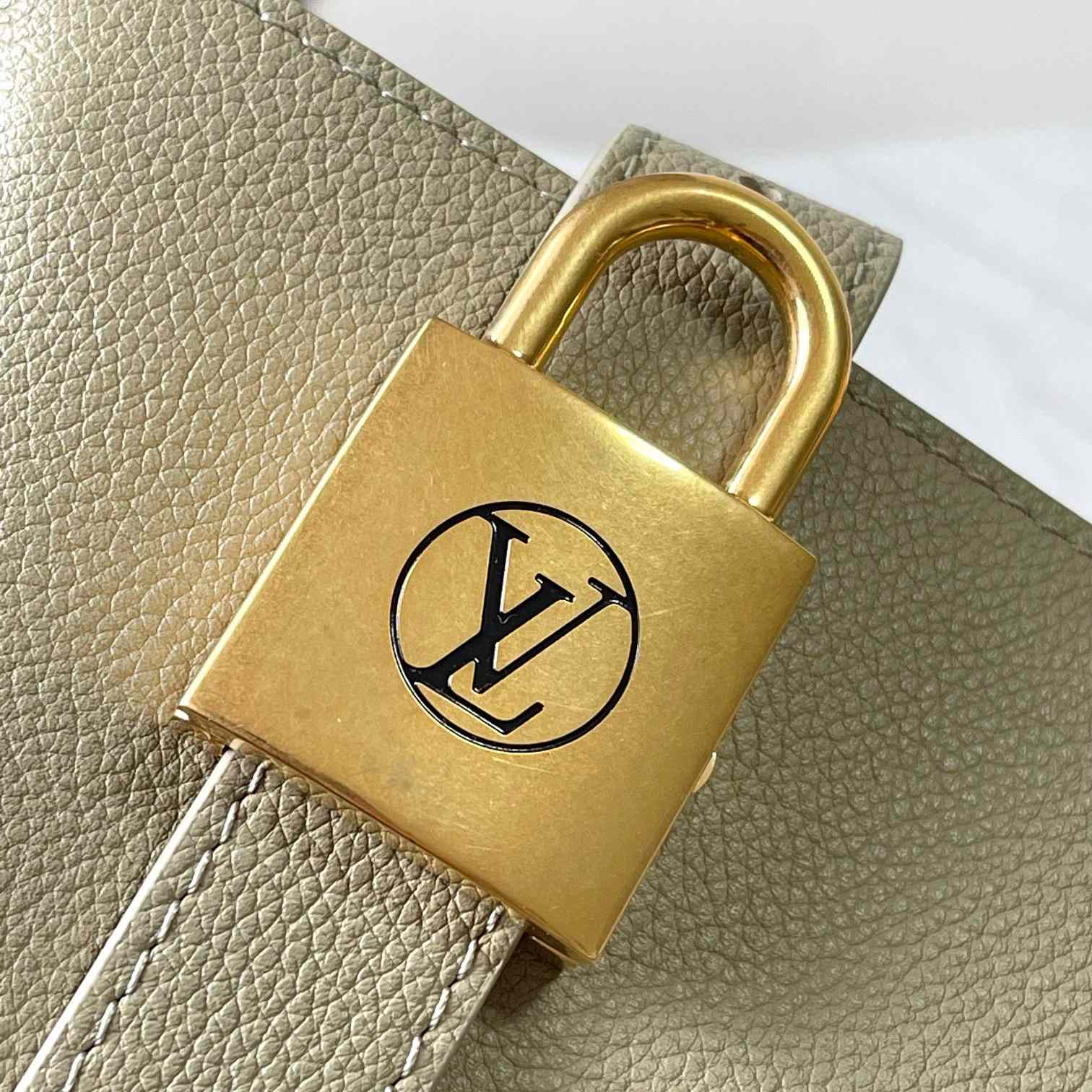 Louis Vuitton Low Key Cabas MM  M25343 - DopestKickz