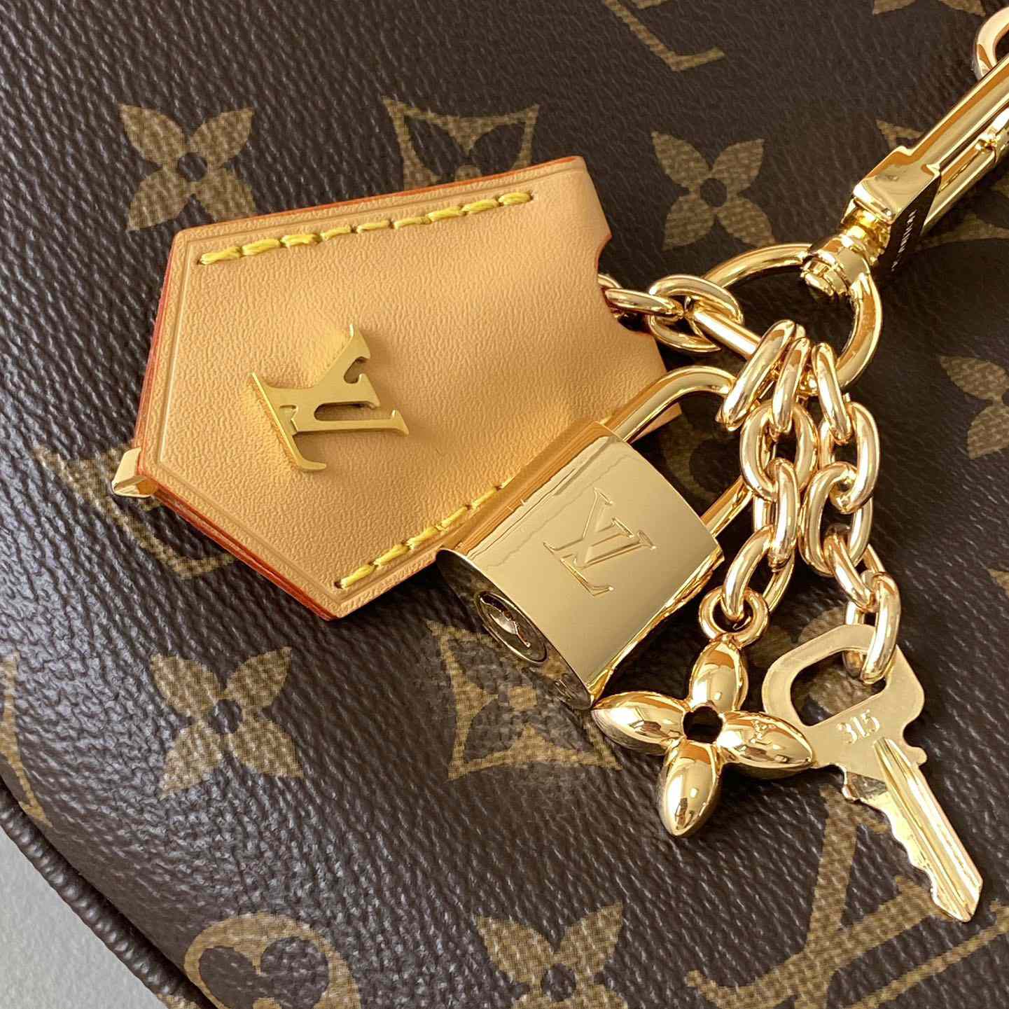 Louis Vuitton Looping   M12939 - DopestKickz