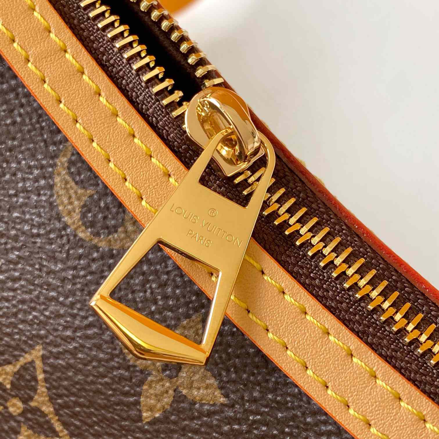 Louis Vuitton Looping   M12939 - DopestKickz