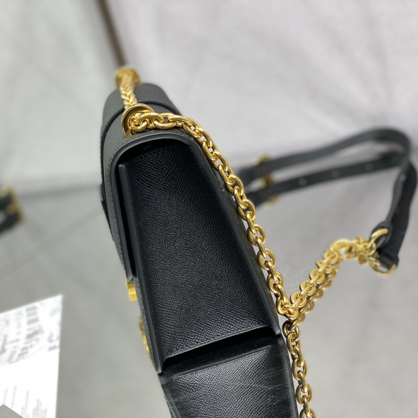 Dior Montaigne Bag With Chain  (25*7*15cm) - DopestKickz