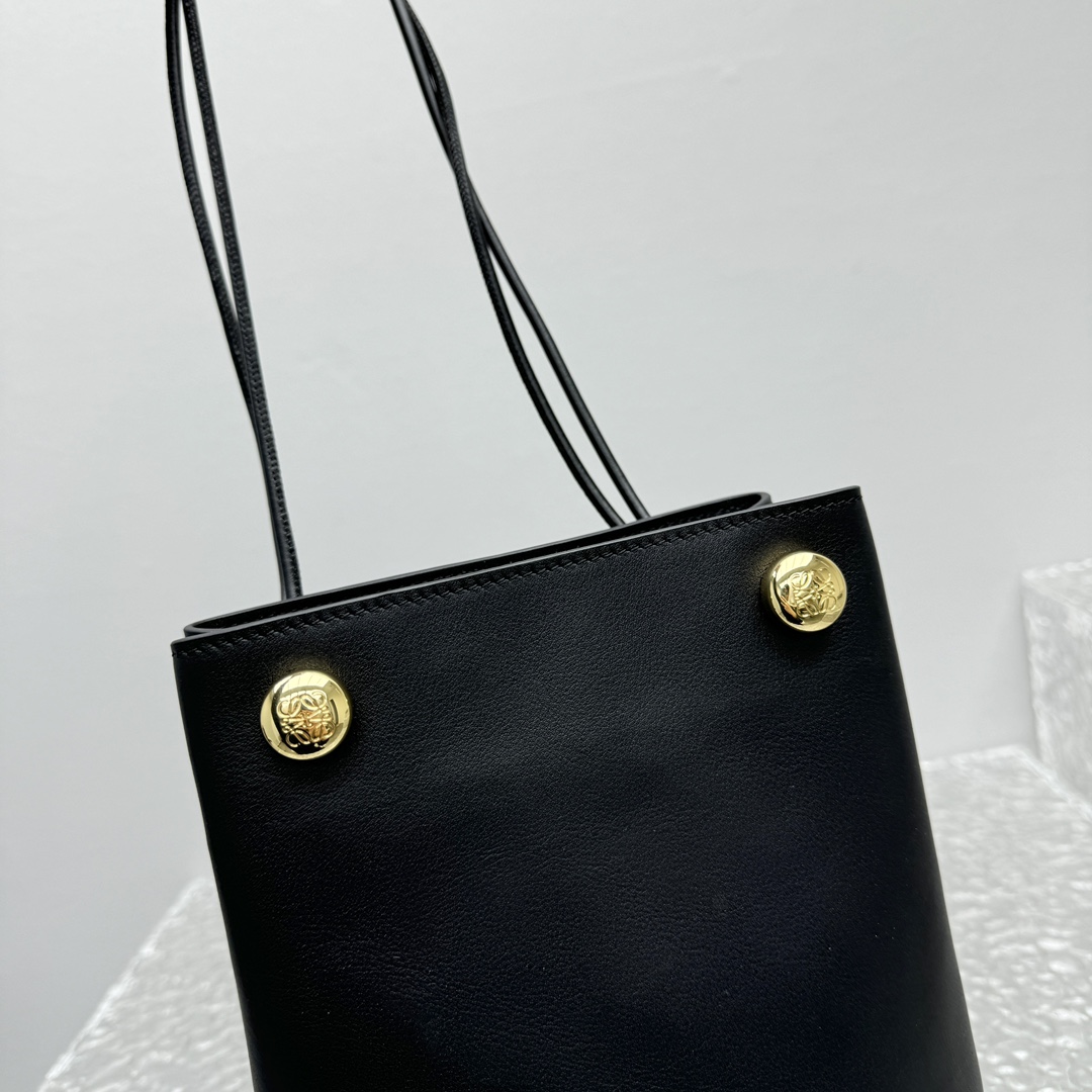 Loewe Pebble Pouch In Smooth Calfskin  - DopestKickz