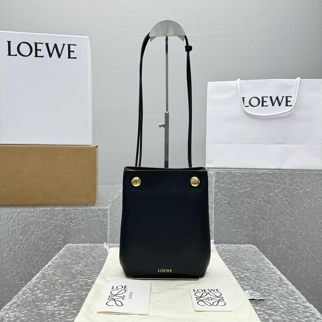 Loewe Pebble Pouch In Smooth Calfskin  - DopestKickz