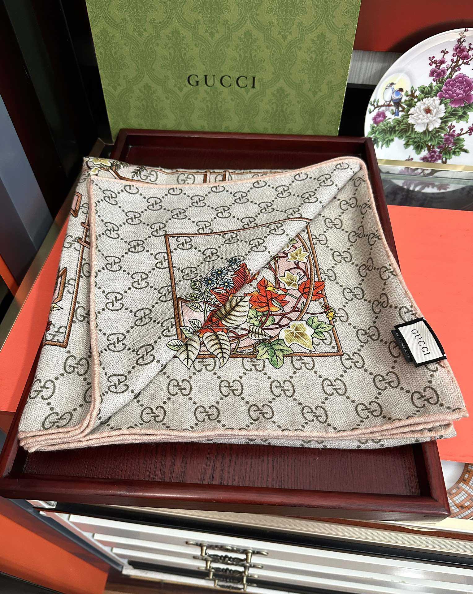 Gucci Scarf    140x140cm - DopestKickz