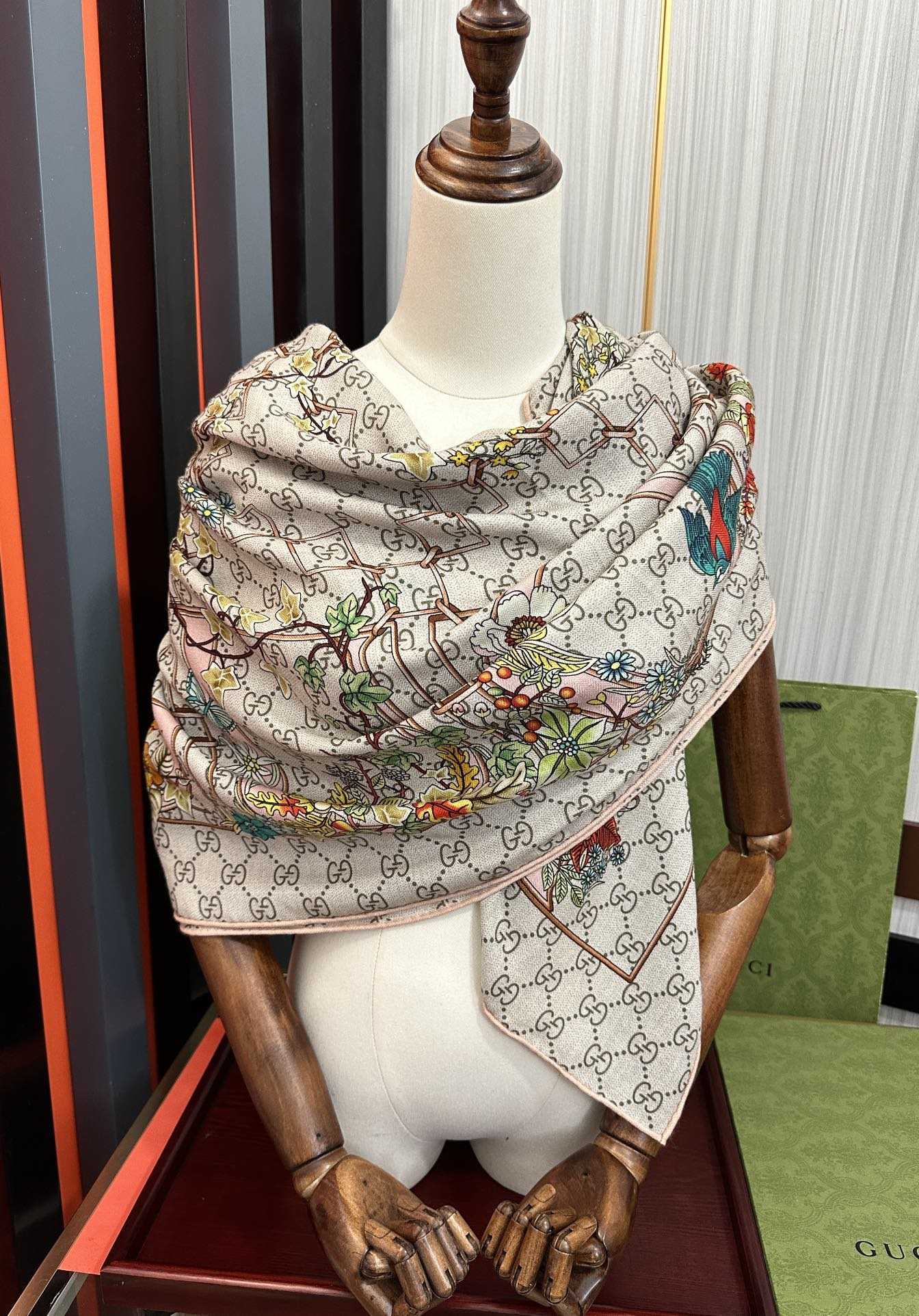 Gucci Scarf    140x140cm - DopestKickz