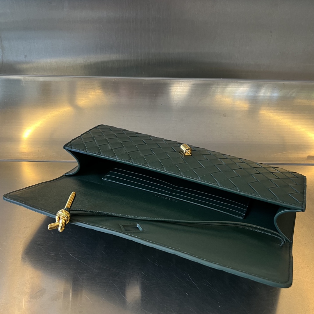 Bottega Veneta Andiamo Clutch 31*13*3cm - DopestKickz