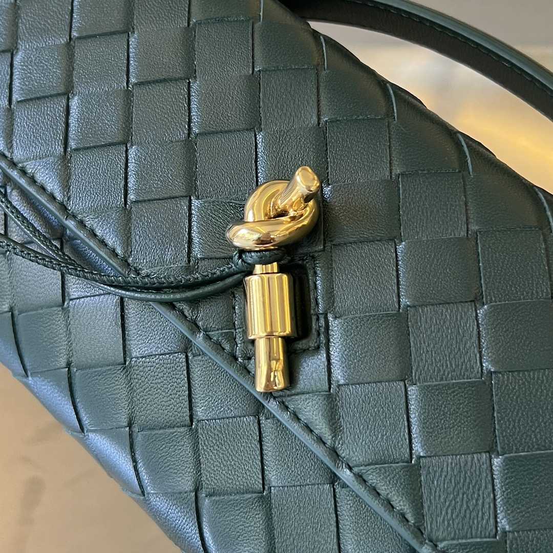 Bottega Veneta Andiamo Clutch 31*13*3cm - DopestKickz