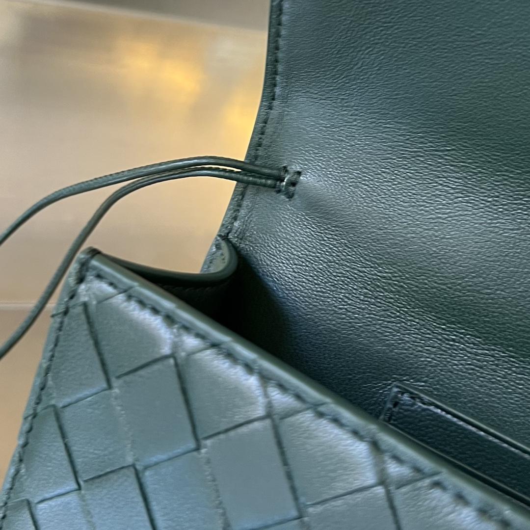 Bottega Veneta Andiamo Clutch 31*13*3cm - DopestKickz