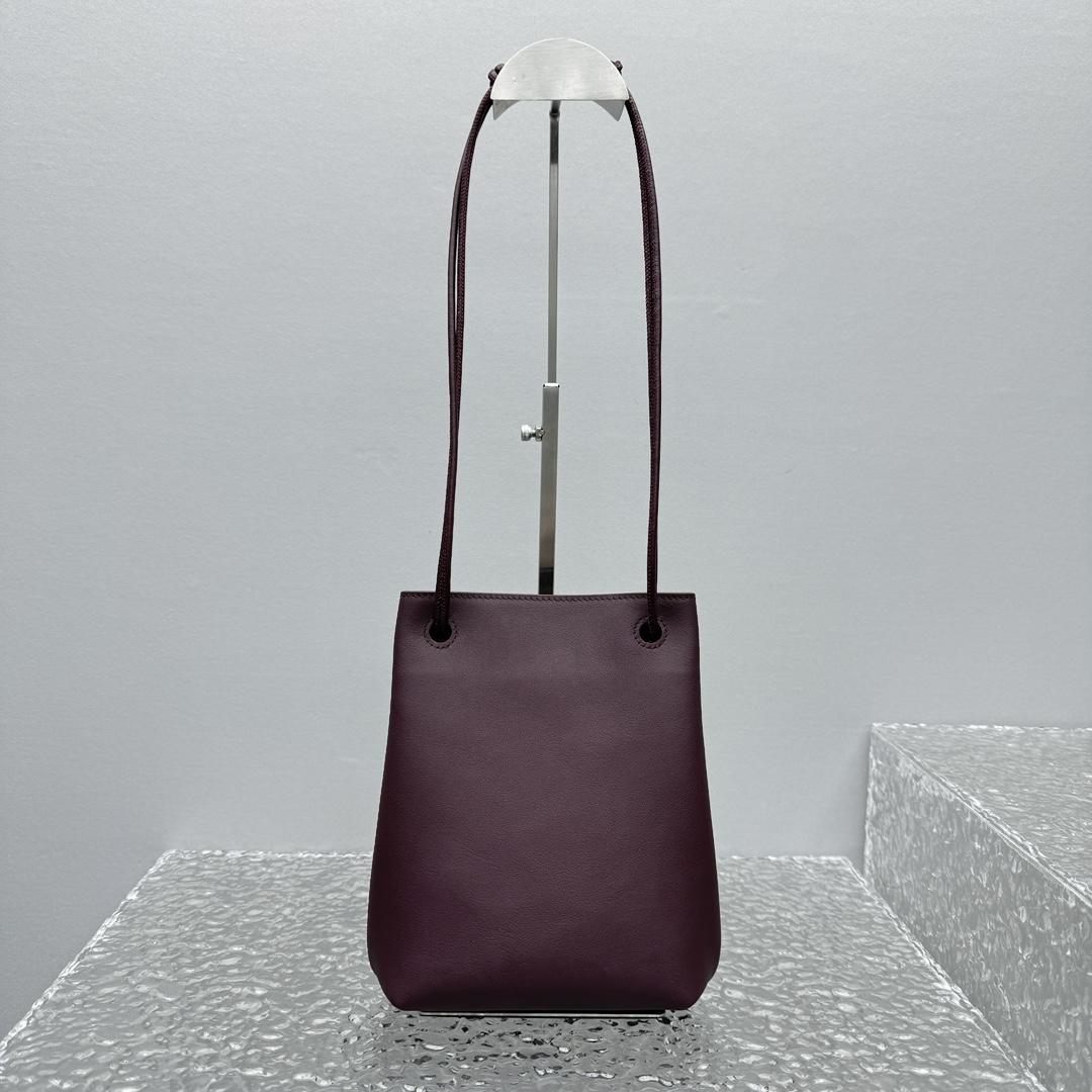 Loewe Pebble Pouch In Smooth Calfskin  - DopestKickz