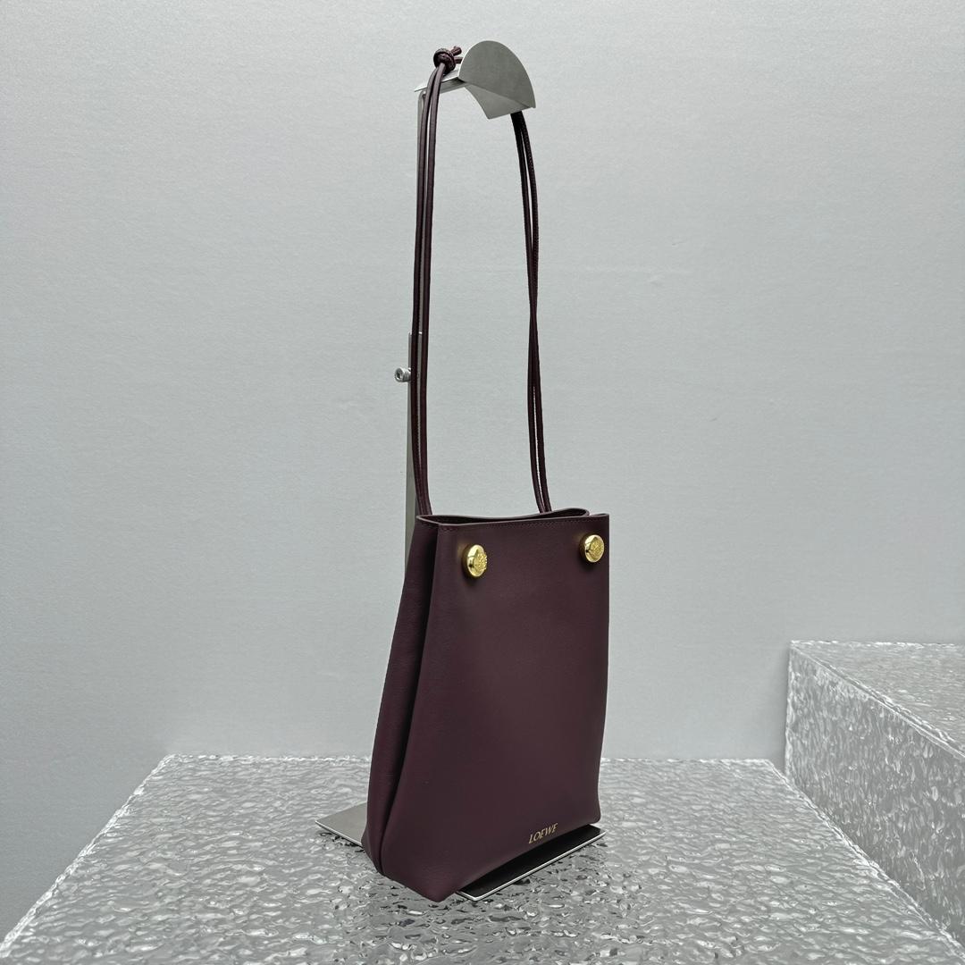 Loewe Pebble Pouch In Smooth Calfskin  - DopestKickz