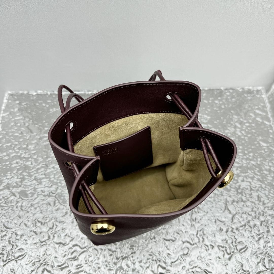 Loewe Pebble Pouch In Smooth Calfskin  - DopestKickz