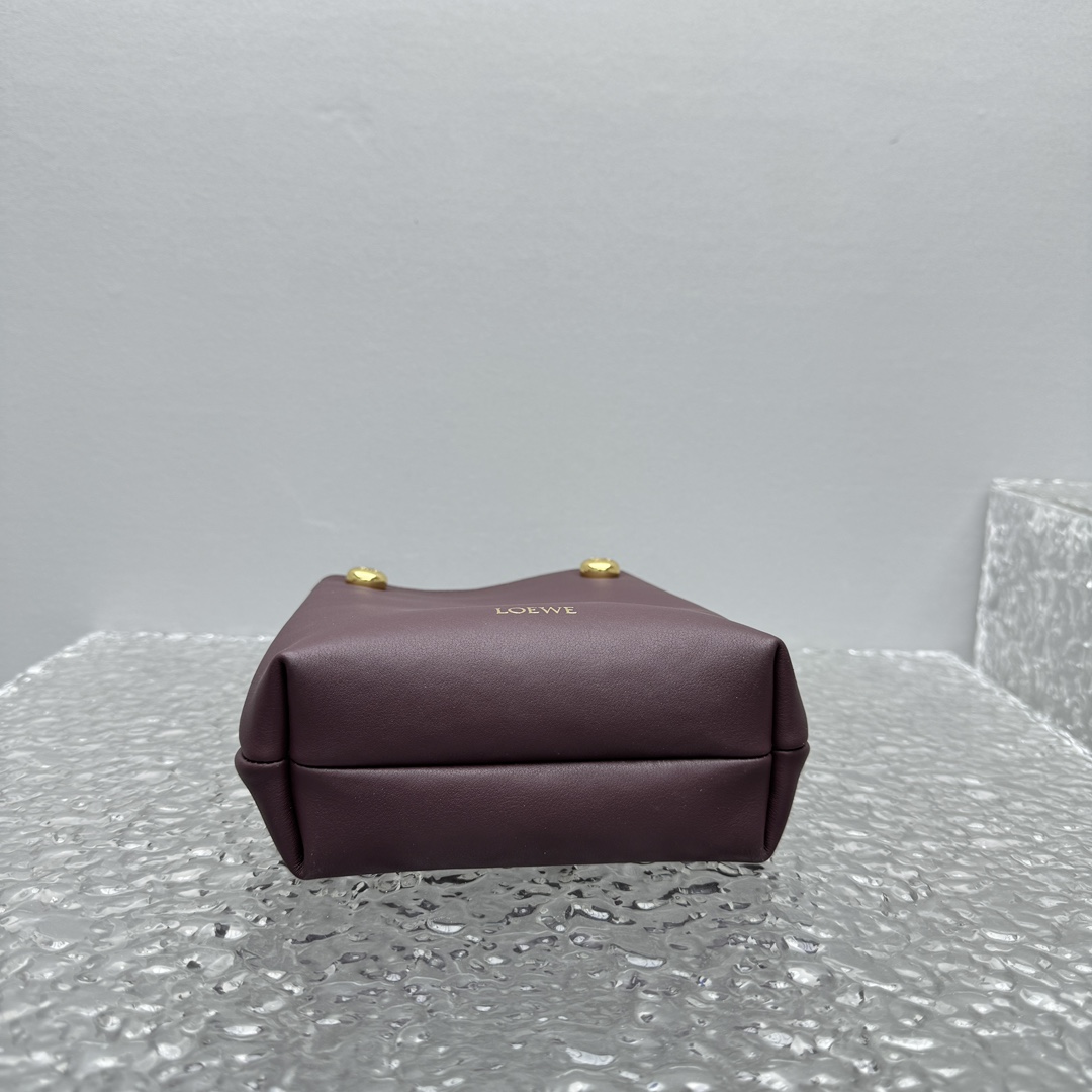 Loewe Pebble Pouch In Smooth Calfskin  - DopestKickz