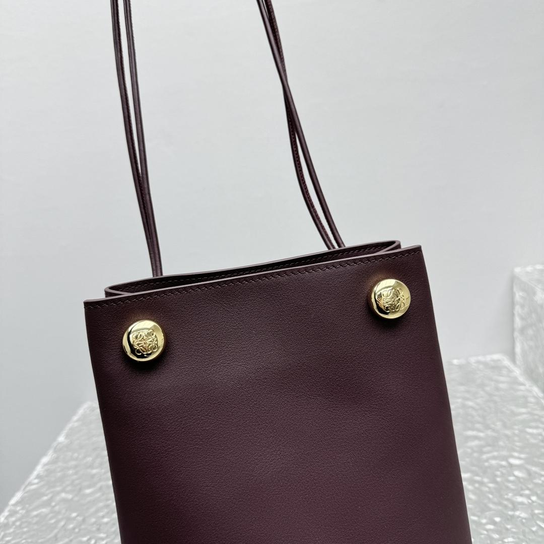 Loewe Pebble Pouch In Smooth Calfskin  - DopestKickz
