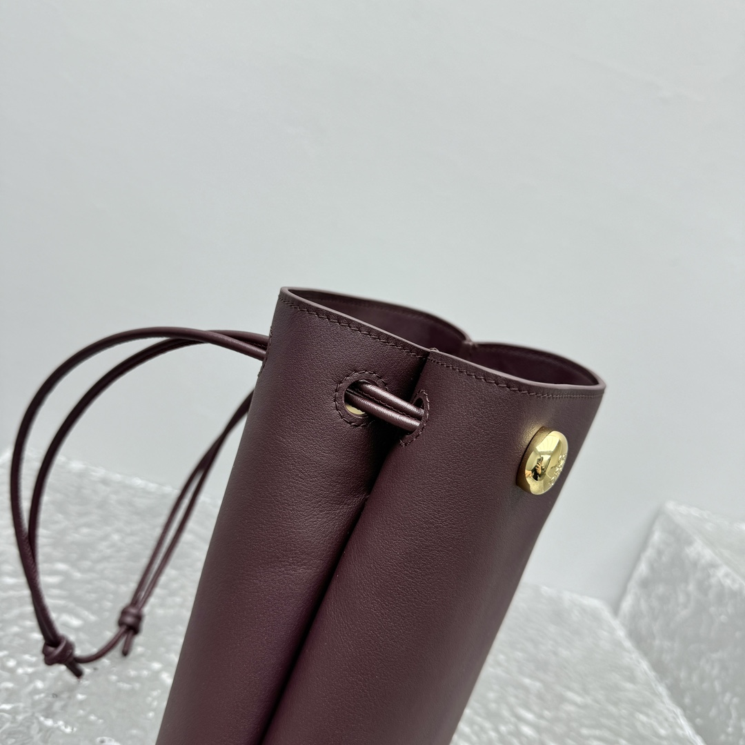Loewe Pebble Pouch In Smooth Calfskin  - DopestKickz