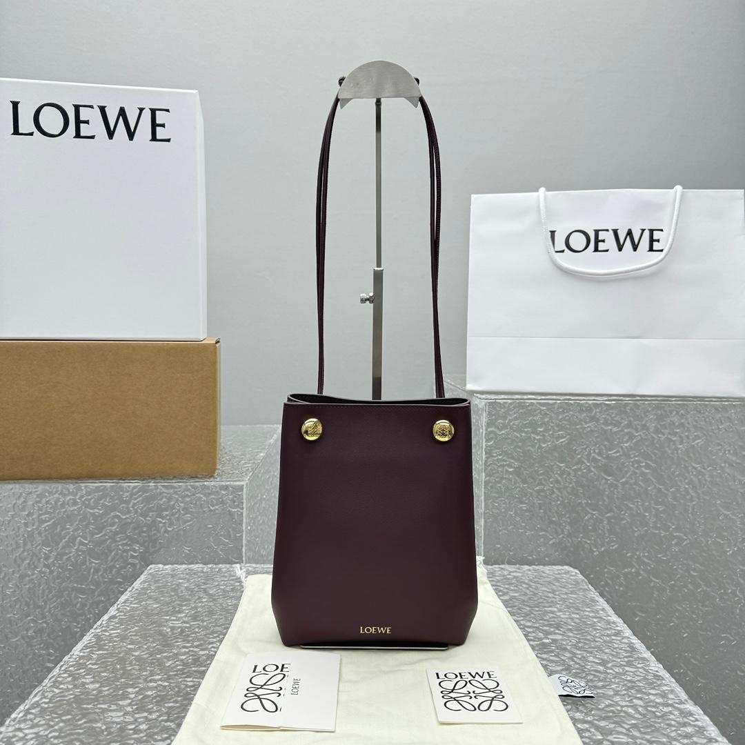 Loewe Pebble Pouch In Smooth Calfskin  - DopestKickz